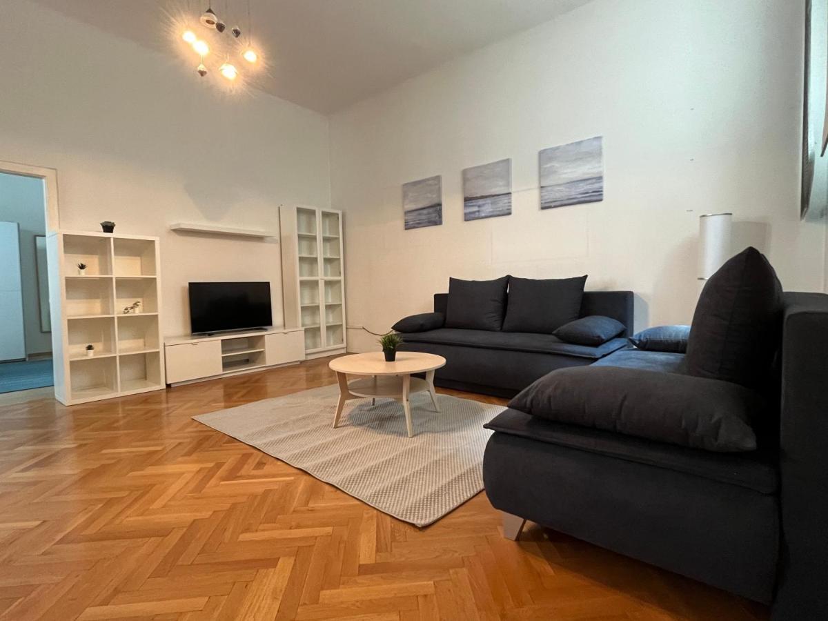 Апартаменты Stylish Apt Near Urania 1Br Вена Экстерьер фото