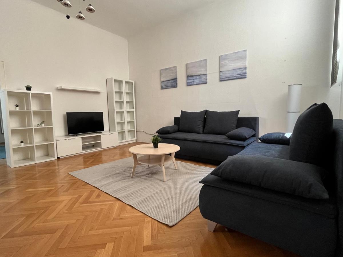 Апартаменты Stylish Apt Near Urania 1Br Вена Экстерьер фото