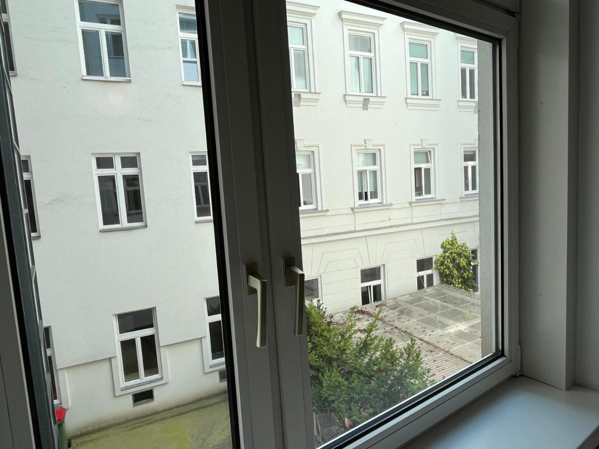 Апартаменты Stylish Apt Near Urania 1Br Вена Экстерьер фото