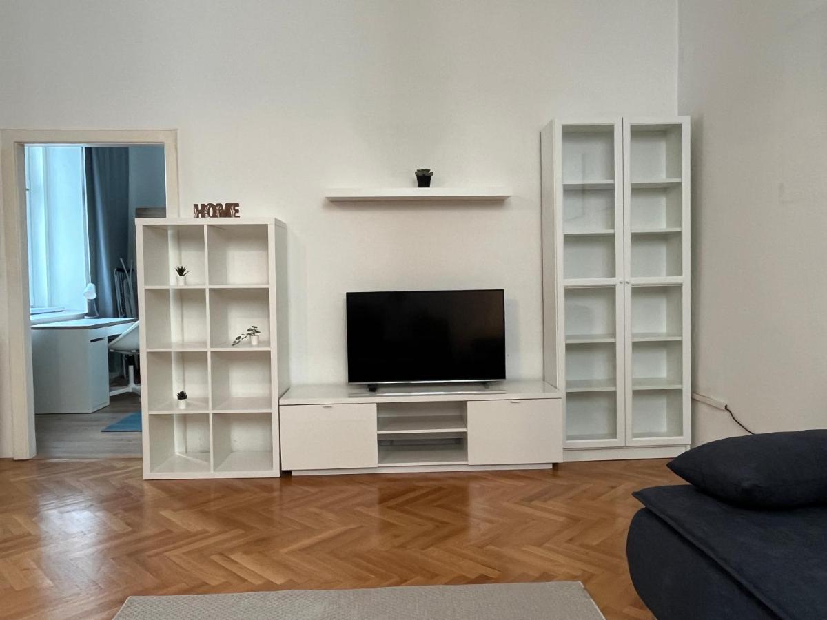 Апартаменты Stylish Apt Near Urania 1Br Вена Экстерьер фото