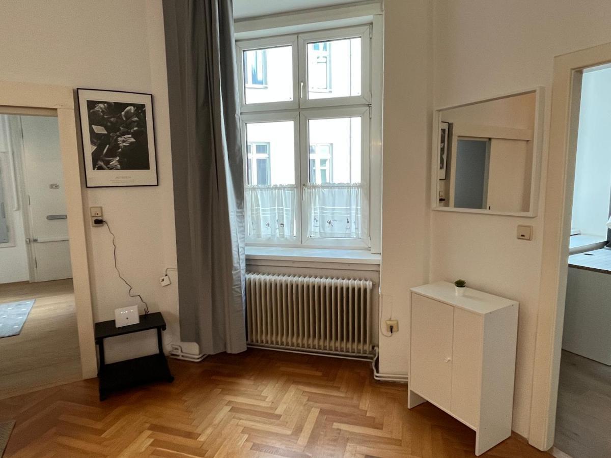 Апартаменты Stylish Apt Near Urania 1Br Вена Экстерьер фото