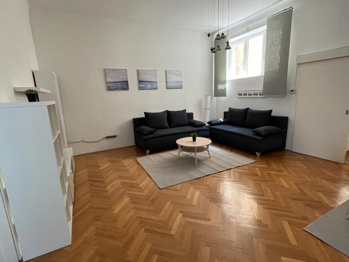 Апартаменты Stylish Apt Near Urania 1Br Вена Экстерьер фото